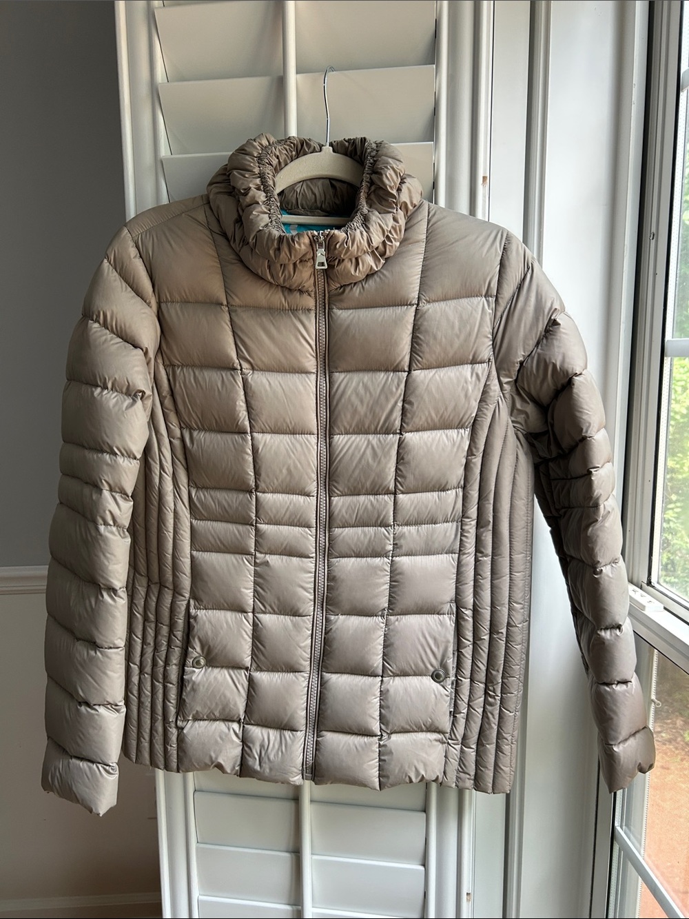 Women's Lightweight Down Quilted Puffer Jacket in Taupe